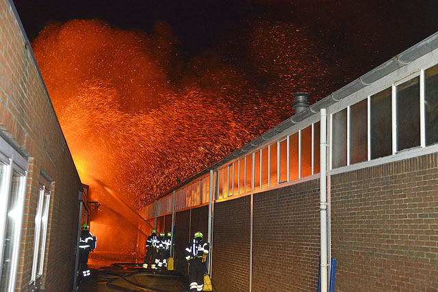 2020/56/20200224-00u28 GB 019 Grote brand industrie Boesingheliede.jpg